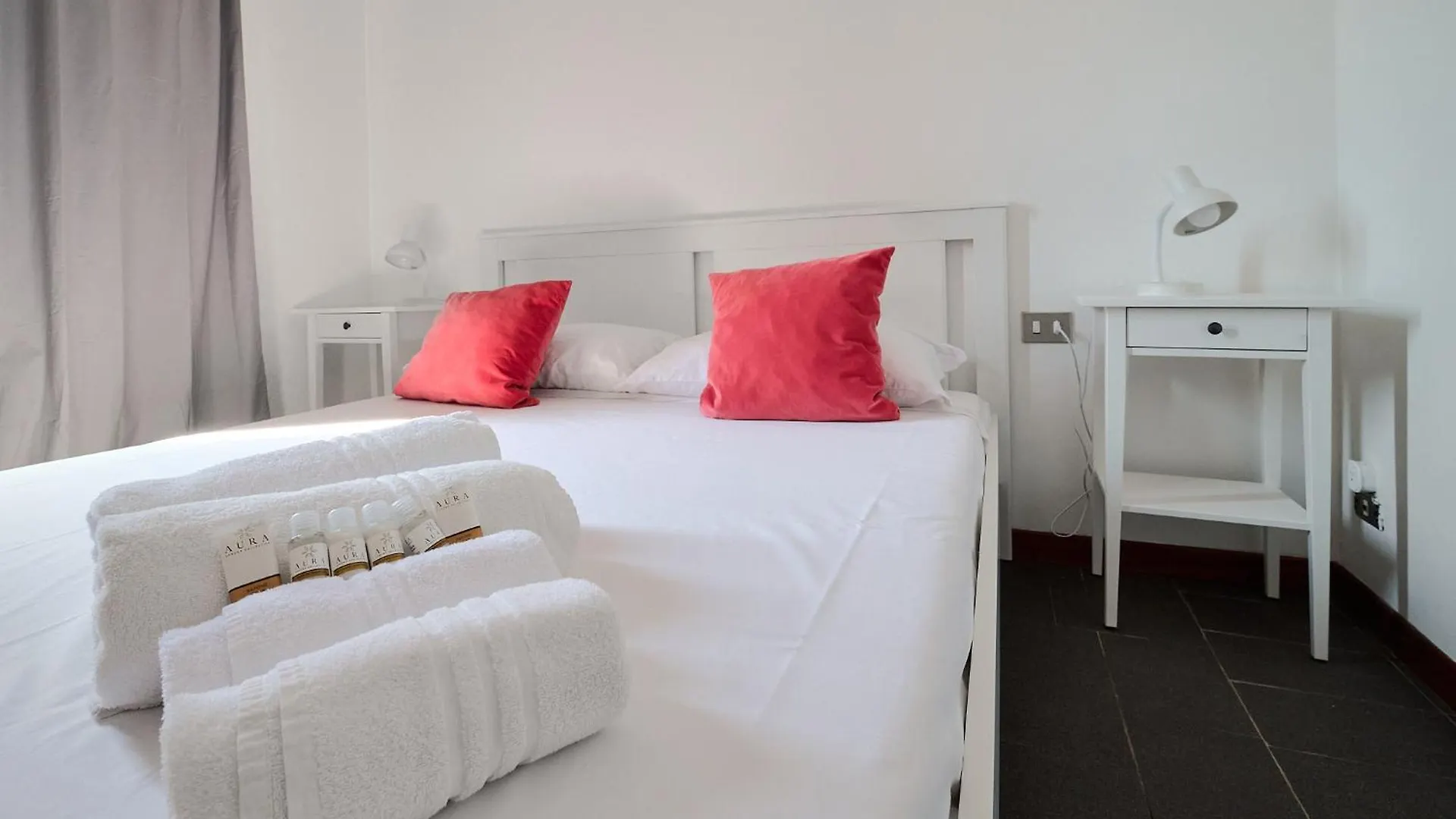 Xenia Apartments - Rustic And Cozy Apartment In Navigli Milaan